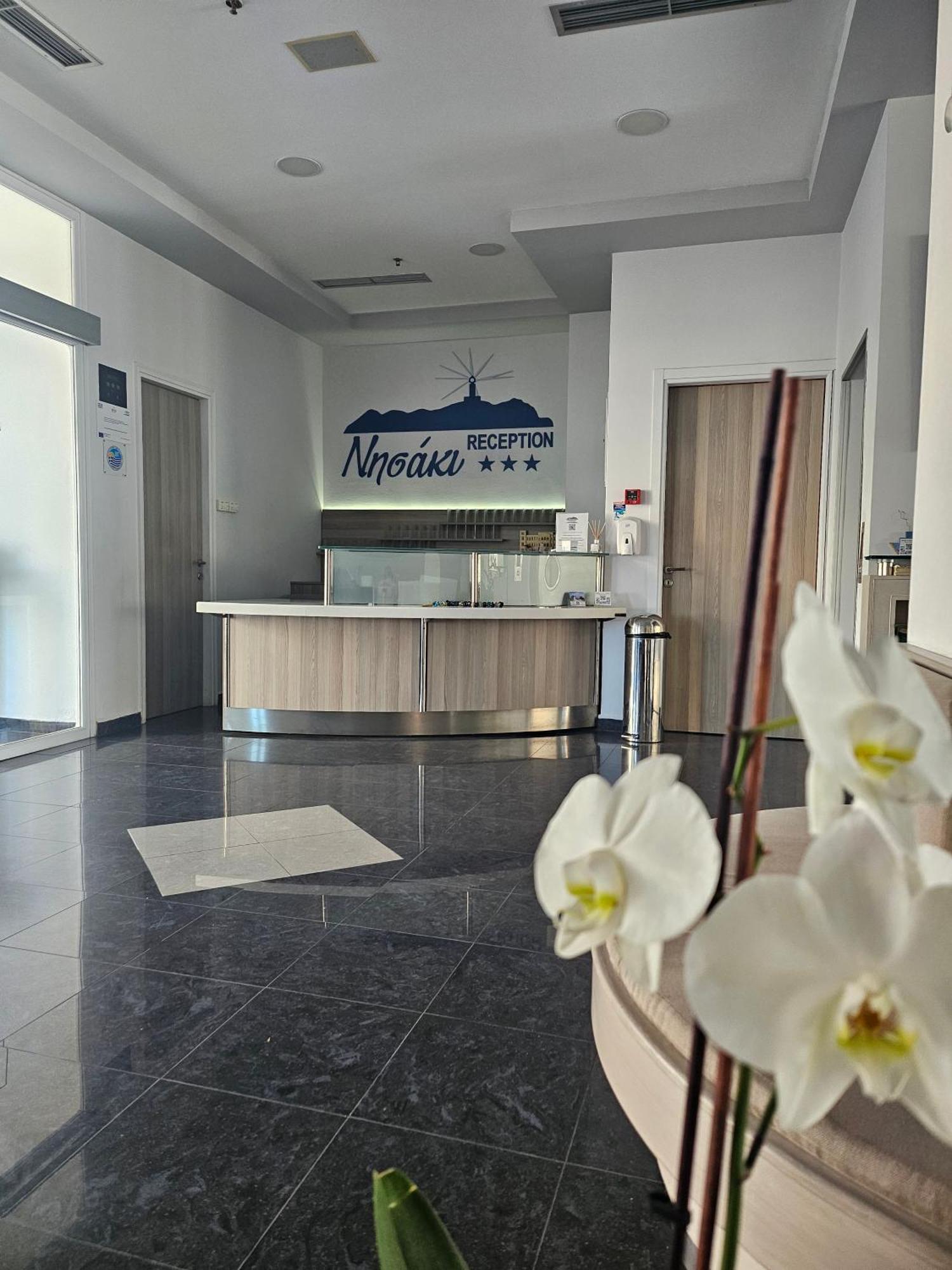 Nisaki Hotel & Elite Suites Ermoupoli Buitenkant foto
